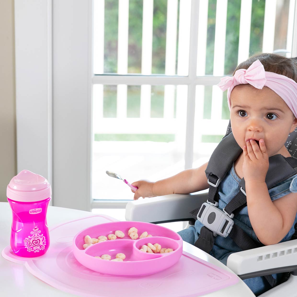 Baby-Led Weaning What to Expect baby feeding image